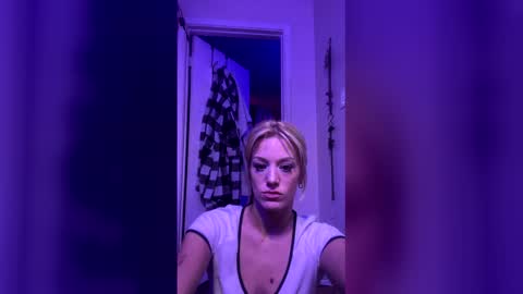 reversecowgirl713 online show from February 1, 7:16 am