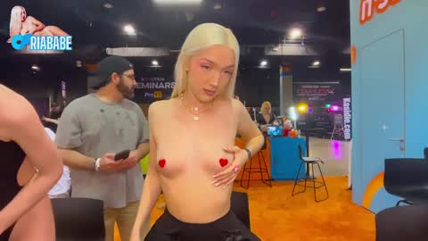 ria  online show from April 12, 6:34 pm