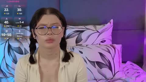 RIANA online show from February 6, 5:05 pm