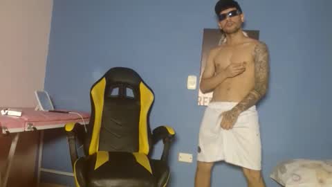 ricardo_big_cock online show from March 27, 10:33 pm