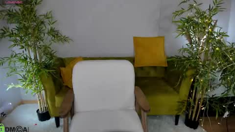 Layla online show from March 26, 9:25 am