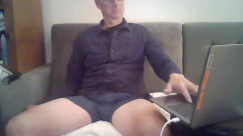 ridemehigh1 online show from February 6, 2:37 am