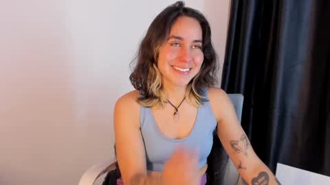 Snapshot of riley_colors chatting on March 8, 11:39 pm Riley online show from March 8, 11:39 pm