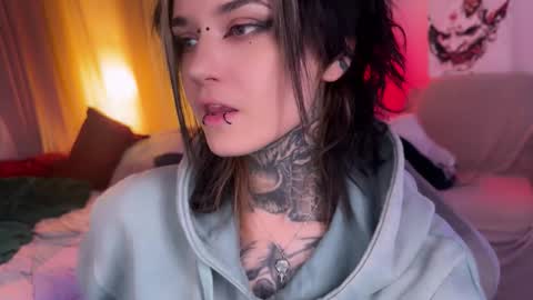   DianaBrite            fansl y online show from March 25, 5:20 pm