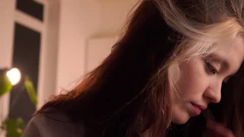 Akemi online show from February 25, 4:10 pm