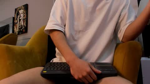 Roan Birkin online show from February 2, 8:27 pm