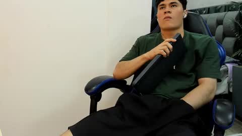 Roan Birkin online show from November 2, 7:58 pm