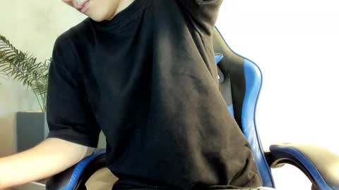 Roan Birkin online show from November 30, 7:10 pm