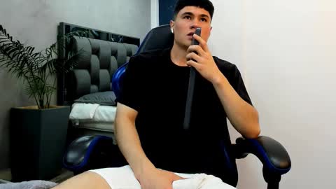 Roan Birkin online show from December 3, 9:04 pm