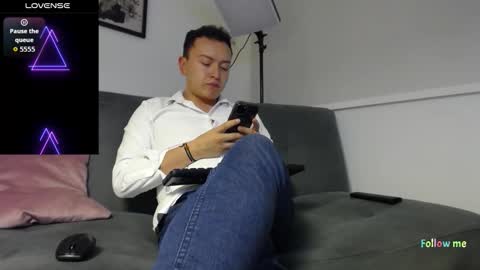 Snapshot of robert_honey chatting on October 27, 12:54 am Robert online show from October 27, 12:54 am