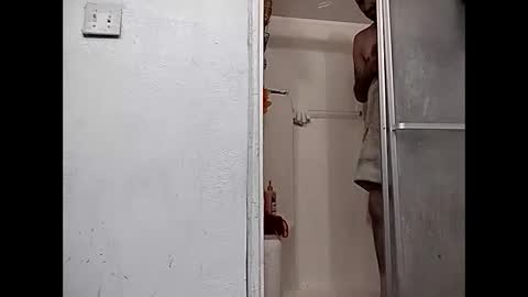 Snapshot of robertsaiz4200 chatting on January 23, 3:26 am robertsaiz4200 online show from January 23, 3:26 am