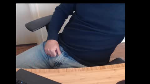 Snapshot of robidan6923 chatting on December 2, 2:47 pm robidan6923 online show from December 2, 2:47 pm