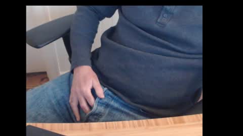 Snapshot of robidan6923 chatting on February 26, 2:38 pm robidan6923 online show from February 26, 2:38 pm