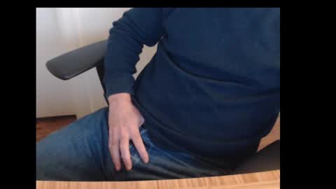 Snapshot of robidan6923 chatting on February 12, 2:32 pm robidan6923 online show from February 12, 2:32 pm