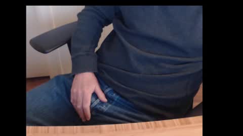 Snapshot of robidan6923 chatting on February 19, 2:44 pm robidan6923 online show from February 19, 2:44 pm