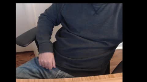 Snapshot of robidan6923 chatting on February 6, 2:48 pm robidan6923 online show from February 6, 2:48 pm