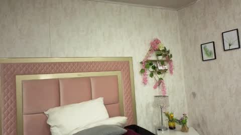 robin D online show from November 17, 12:08 pm