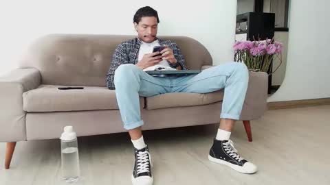 roby_millerr online show from November 18, 7:28 pm