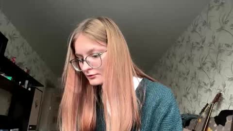 robynsentinella online show from November 21, 5:27 am