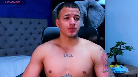 Snapshot of rocco_santos chatting on October 6, 11:22 pm rocco_santos online show from October 6, 11:22 pm
