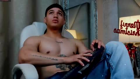 rocco_santos online show from November 29, 11:34 pm