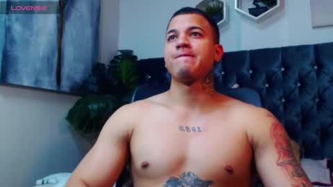 Snapshot of rocco_santos chatting on October 8, 1:35 am rocco_santos online show from October 8, 1:35 am