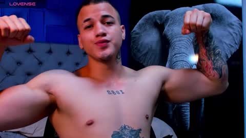 Snapshot of rocco_santos chatting on September 23, 5:45 am rocco_santos online show from September 23, 5:45 am