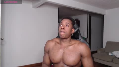 Snapshot of rogger_physique chatting on January 12, 7:00 am Rogger online show from January 12, 7:00 am