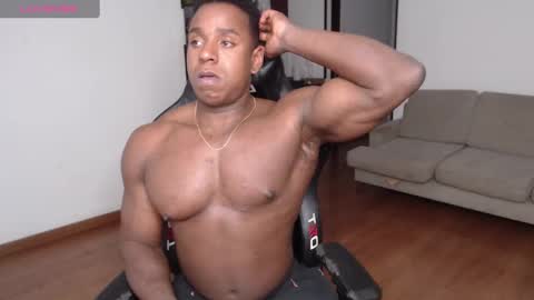 Snapshot of rogger_physique chatting on February 28, 2:53 am Rogger online show from February 28, 2:53 am