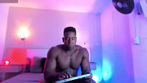 Snapshot of rogger_physique chatting on October 1, 6:12 am Rogger online show from October 1, 6:12 am