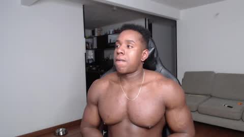 Snapshot of rogger_physique chatting on March 12, 2:52 am Rogger online show from March 12, 2:52 am