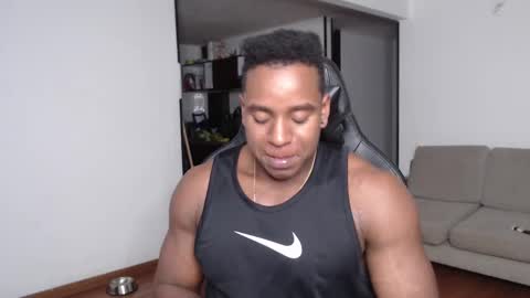 Snapshot of rogger_physique chatting on March 11, 11:47 pm Rogger online show from March 11, 11:47 pm