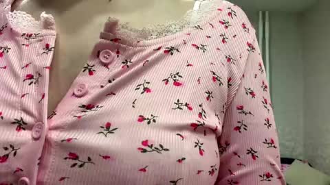 Alya online show from May 7, 2:02 pm