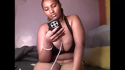 Romina 26 online show from June 7, 6:35 pm