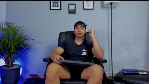 RonnieCanford online show from February 3, 2:19 am