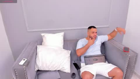 ronnyruso online show from January 13, 5:55 am