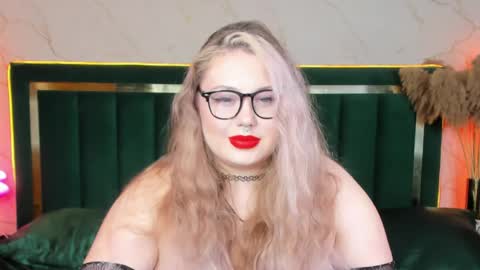 Chloe online show from March 26, 6:57 pm