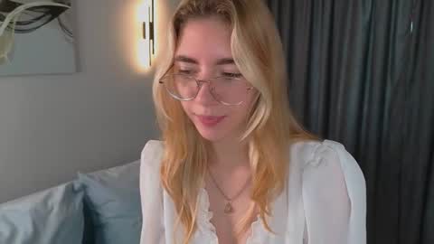 Emma online show from October 10, 8:20 am