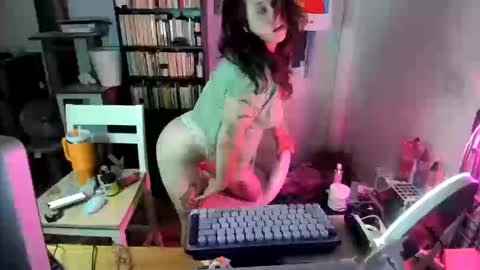 Snapshot of rose257044 chatting on October 16, 9:35 pm rose257044 online show from October 16, 9:35 pm