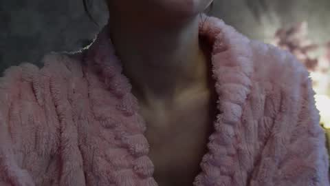 Snapshot of roseess_ chatting on February 13, 10:12 am roseess_ online show from February 13, 10:12 am