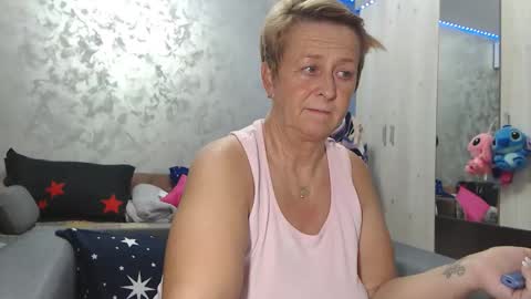 Lovepinklilly online show from April 3, 5:20 pm