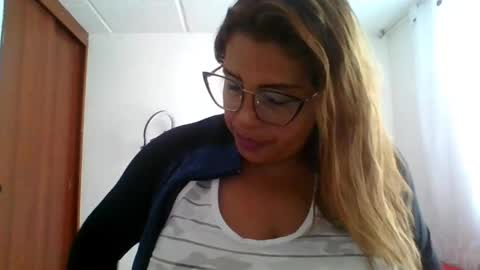 Snapshot of rossanalionheart chatting on March 2, 12:01 pm Rossana  online show from March 2, 12:01 pm