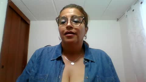 Snapshot of rossanalionheart chatting on February 15, 10:42 pm Rossana  online show from February 15, 10:42 pm