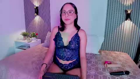 rousezc_ online show from July 29, 12:27 pm