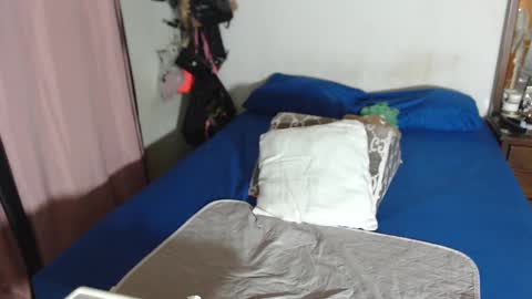 Snapshot of rousse_ellise1 chatting on October 7, 2:29 am rousse online show from October 7, 2:29 am