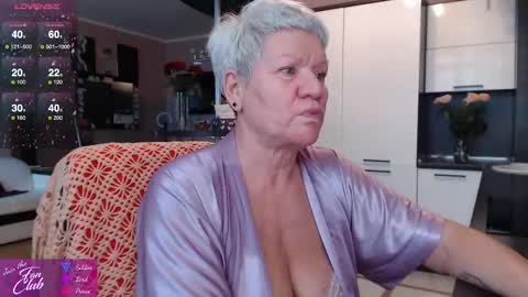 Snapshot of roxana_brooks chatting on October 6, 6:31 am Roxana online show from October 6, 6:31 am
