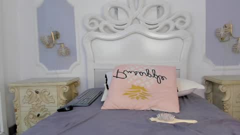 roxana_scott1 online show from April 8, 4:48 am