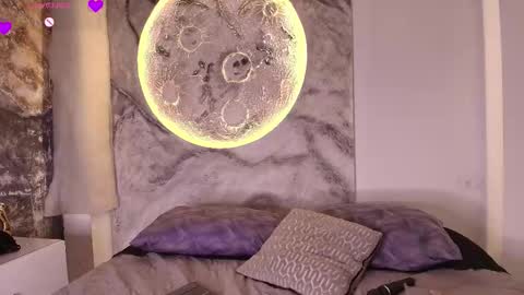 roxanaborns online show from November 18, 3:48 pm