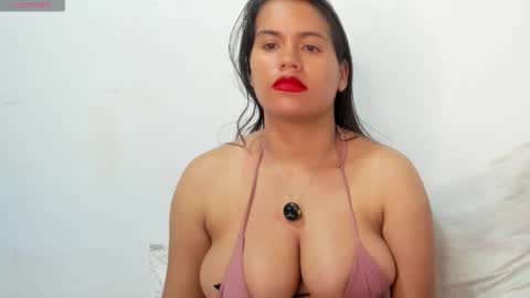 Snapshot of roxanamariahills_ chatting on October 8, 7:36 am Rosita online show from October 8, 7:36 am