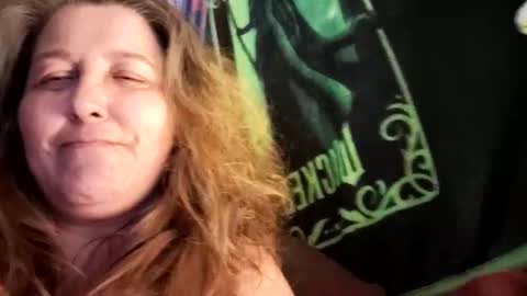 Snapshot of roxanedabonez chatting on October 2, 3:49 am TwiztidKittyz online show from October 2, 3:49 am